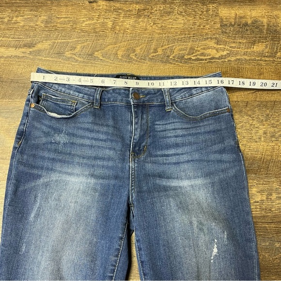 Judy Blue Relaxed Fit Womens Size 32 JB8271 Mid-Rise Blue Denim Jeans Distressed - Picture 7 of 10